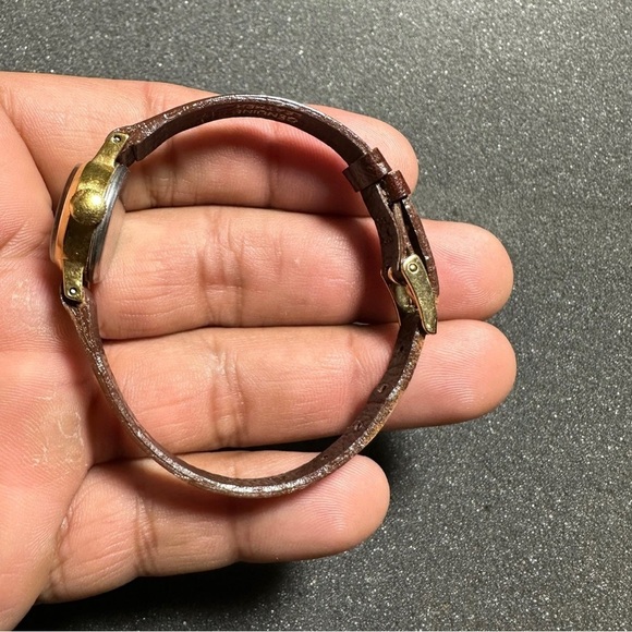 Vintage Timex 17 Jewels Ladies Gold Tone Mechanical Wind Up Watch Parts / Repair - Picture 8 of 9